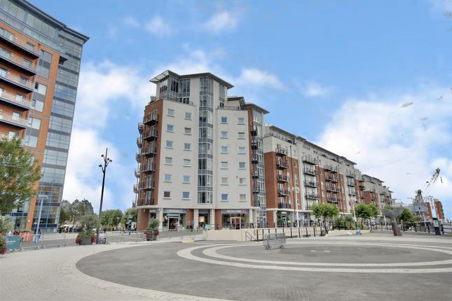 Thumbnail Flat for sale in The Canalside, Gunwharf Quays, Portsmouth