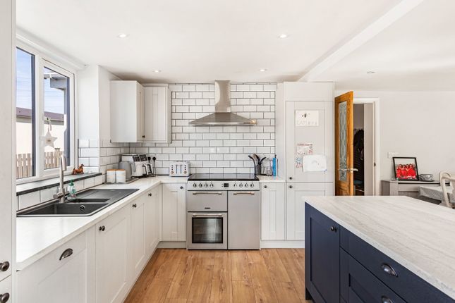 4 Cornborough Road, Bideford photo 4