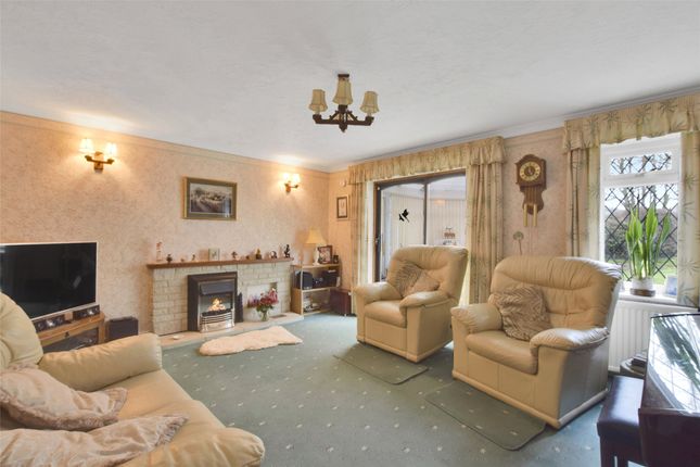 The Robins, 6, Kestrel Way, Devon photo 2