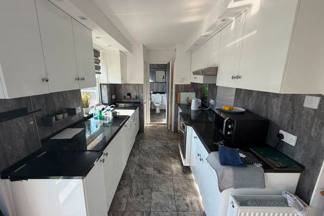 Flat 27, Villiers Road, Watford photo 3
