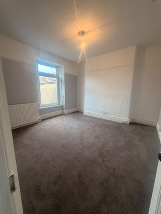 30, Murray Street, Llanelli photo 4