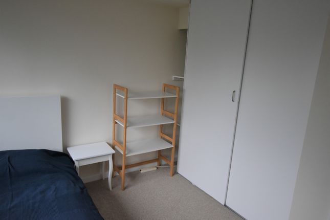 Flat to rent in Crown Walk, Wembley, Greater London