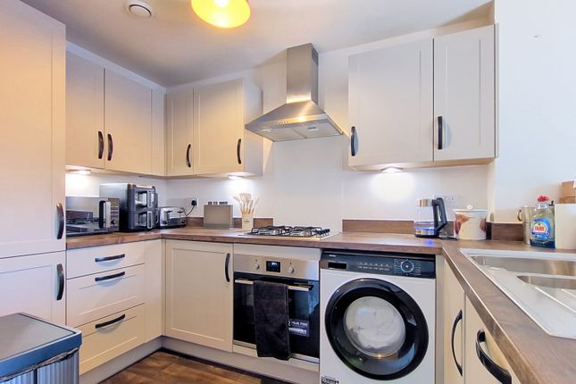48, Leafcutter Way, Cleckheaton photo 4