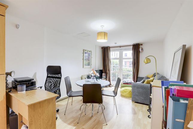 Flat for sale in Waterfront Plaza, City Centre, Nottinghamshire