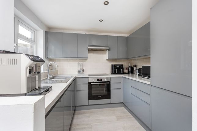 6 Moss Road, Winchester photo 2