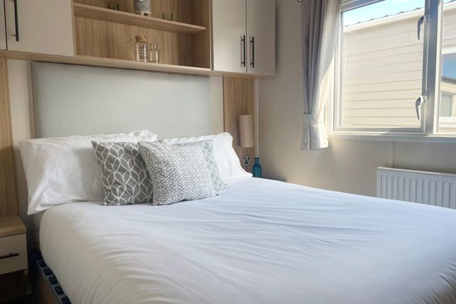 Broadland Sands Holiday Park, Corton photo 4