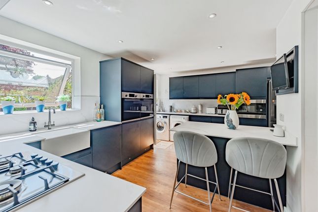 Twyner Close, Horley photo 2