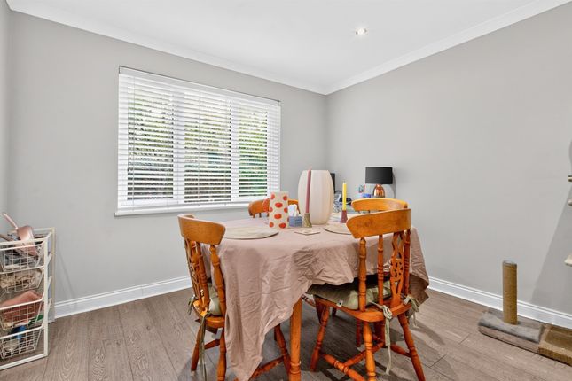 22, Tudor Close, Hatfield photo 4