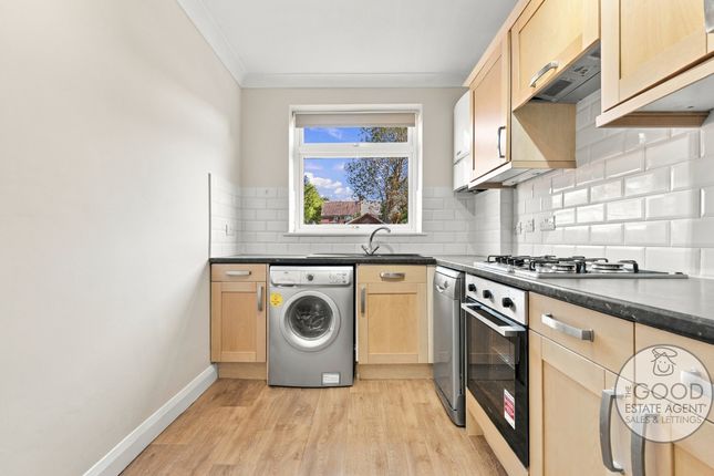 43, Cheltenham Gardens, Loughton photo 3