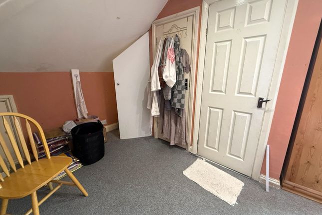 Parkfield Road, Feltham photo 4