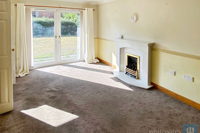 Flat 3, The Lawns,, High Street, Heckmondwike photo 2