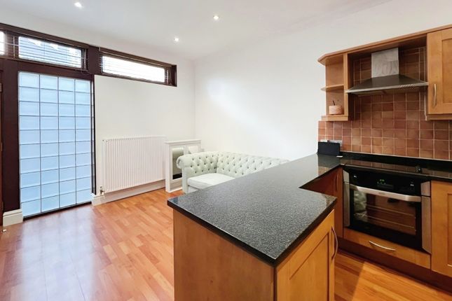 1 The Stables,, Roebuck Lane, Sale photo 5