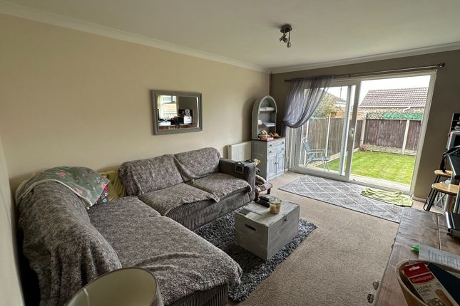 34, Cranleigh Road, LOWESTOFT photo 2