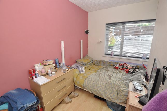 5, Maes Dolau, Carmarthen photo 4