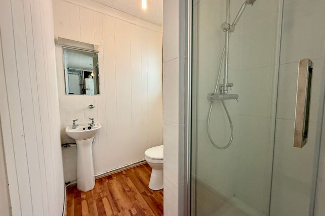 16b, Alexander Place, Abercanaid, Merthyr Tydfil photo 3