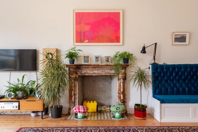 0W2Pcn - Living Room B.Jpg