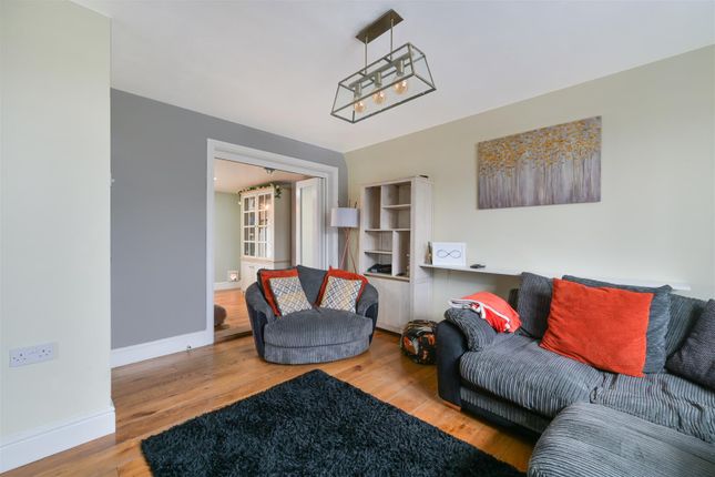 2, Radstock Way, Merstham photo 2