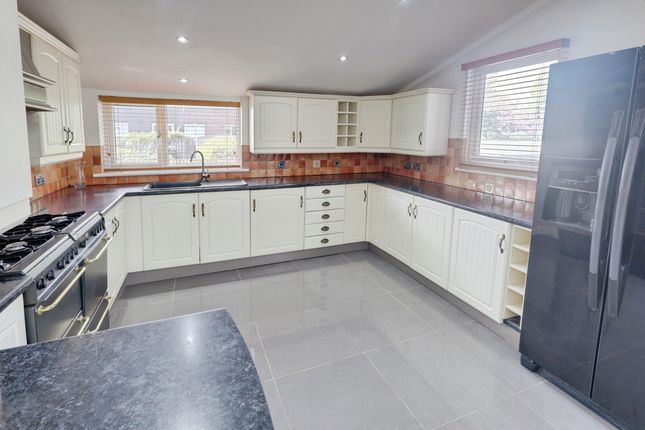 14, Longwick, Basildon photo 3