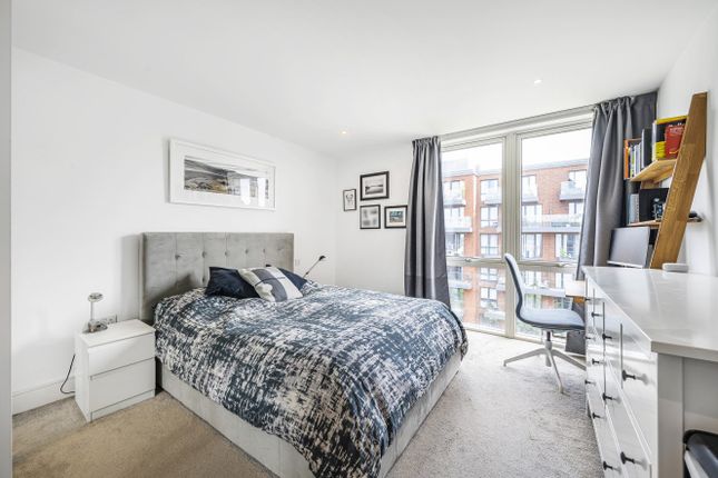 Apartment 48, 2, Gaumont Place, London photo 4