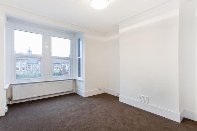 Thumbnail Flat to rent in Squires Lane, Finchley, London