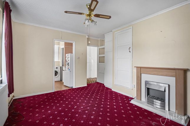 17, Maesgwyn, Port Talbot photo 3