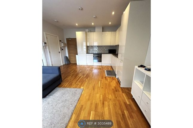 Flat, Wyvern House Maybury Close, Camberley photo 2
