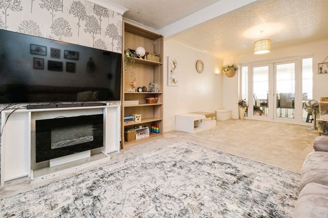 80, Lyndhurst Gardens, Barking photo 3