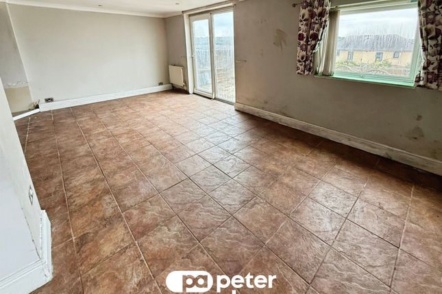 2, Brynglas, Hengoed photo 5