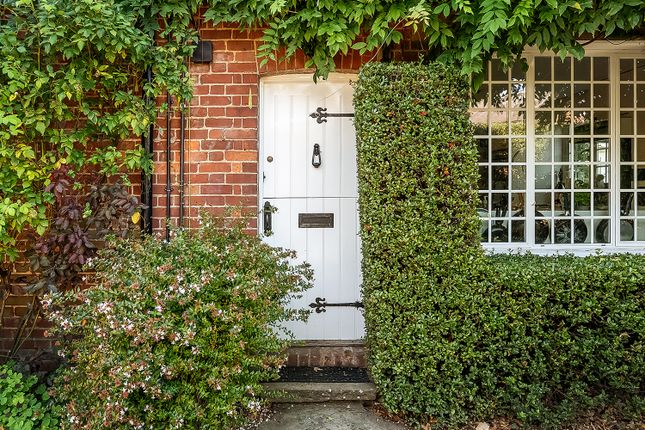 Pond Cottage, The Green, Shamley Green photo 3