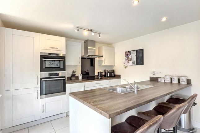 14 Emmerson Avenue, Coalville photo 4