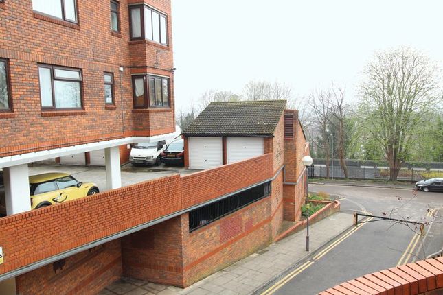 44 Hilltop Court, Downs Road, Luton photo 4