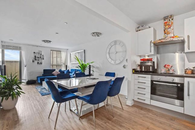 2-bed flat on Elizabeth House, High Road, Wembley, £395,000