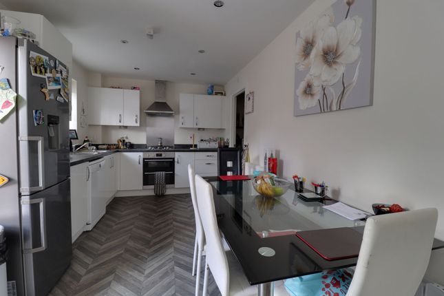 Manor Grove, Stafford photo 4