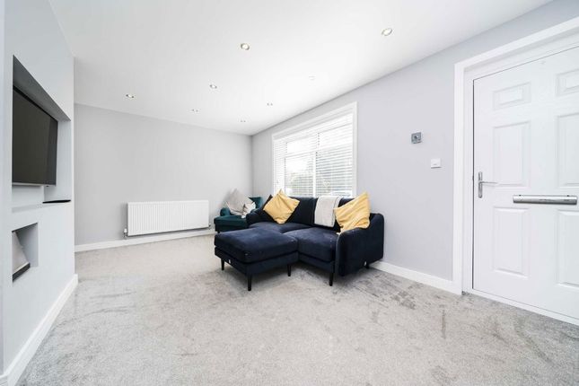 9, Oakington Drive, Sunbury-On-Thames photo 2