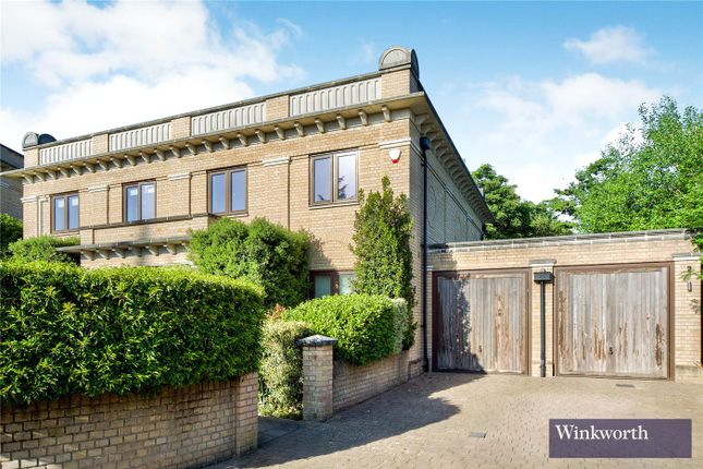 3, Duchess Crescent, Stanmore photo 2