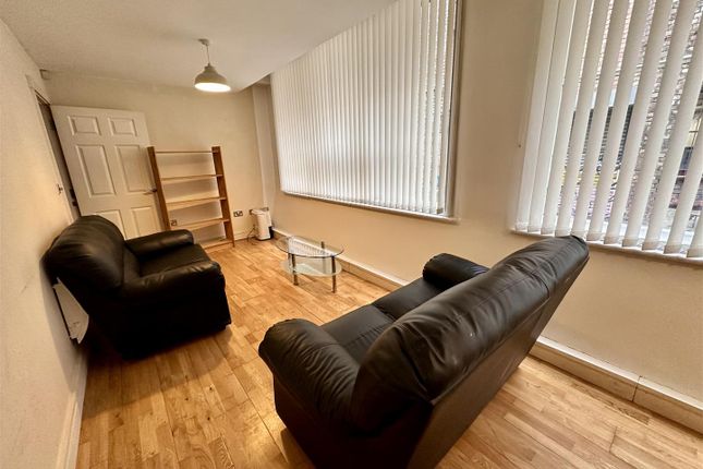 Flat to rent in Hilton Street, Manchester