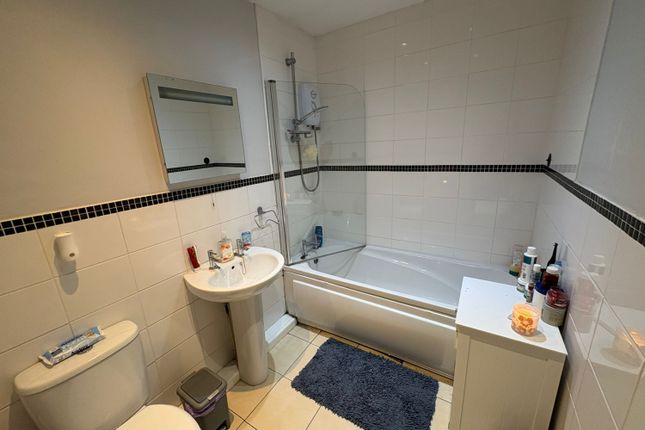 Flat 3, Washington Court, Finchfield Road West, Wolverhampton photo 5