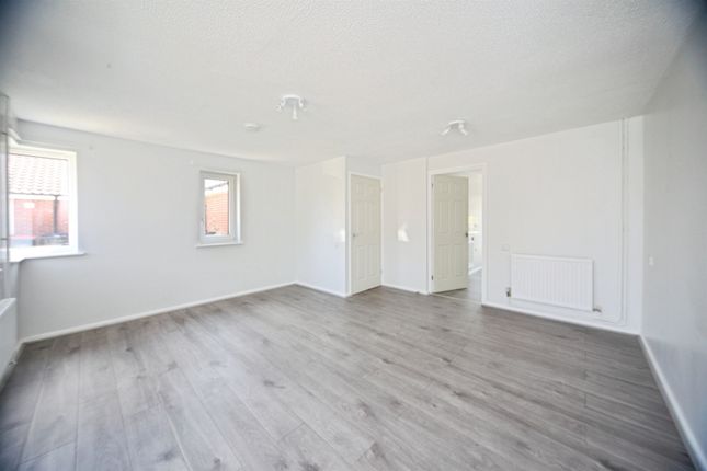 59, New Woodfield Green, Dunstable photo 3