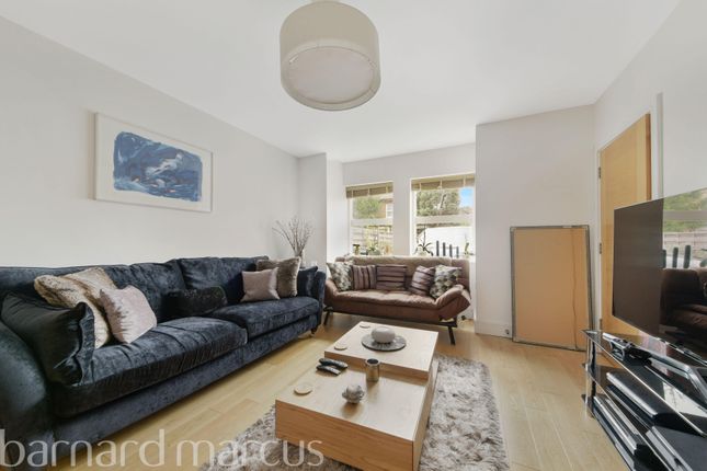 64, Grafton Road, Surrey photo 3