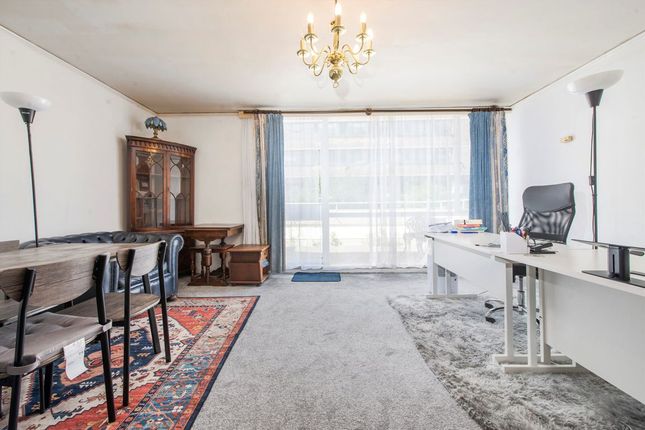 Flat 42, Foundling Court, Brunswick Centre, London photo 2