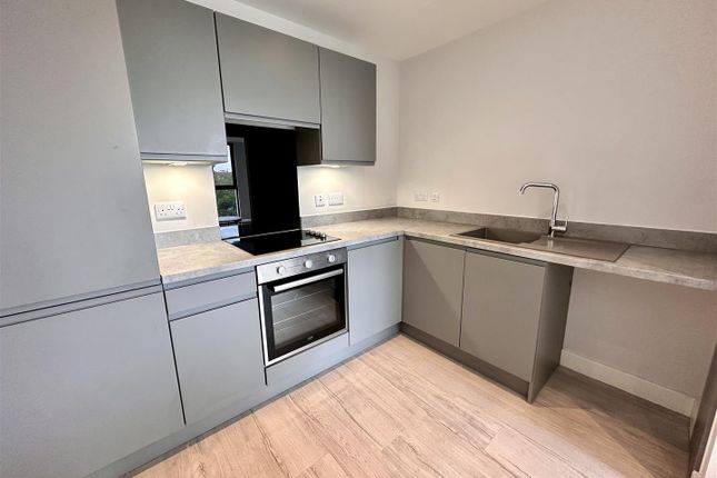 Flat to rent in Regent Plaza, 84 Oldfield Road, Salford