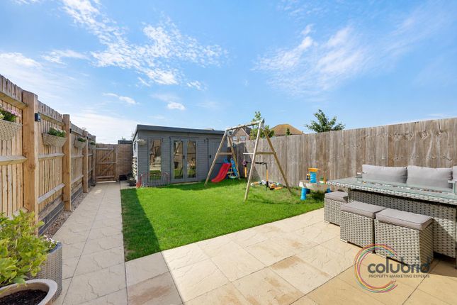56, Dowsett Drive, Silver End photo 4