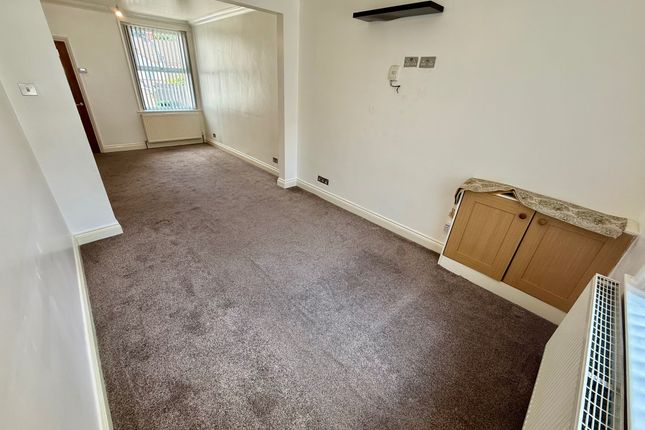 49, LUTON photo 4