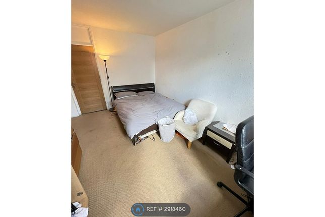 Flat, Drakeley Court Aubert Park, London photo 2