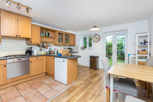 Town house for sale in Goddard Place, Tufnell Park, London