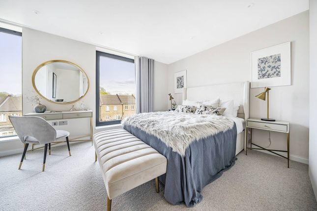 Mews house for sale in Kings Avenue, Clapham Park, London