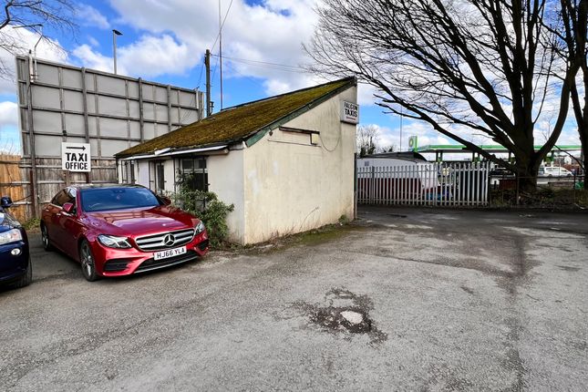 Parking/garage to rent in St. Johns Road, Stourbridge