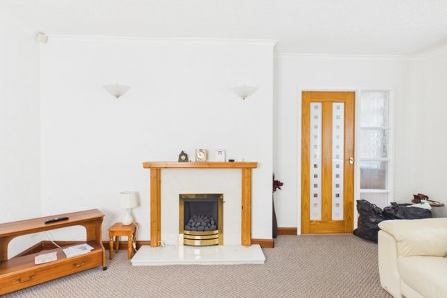 8, HOLLY BANK RISE, DUKINFIELD photo 3