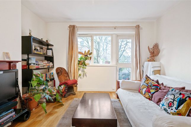 Flat to rent in Ashby Grove, Islington, London
