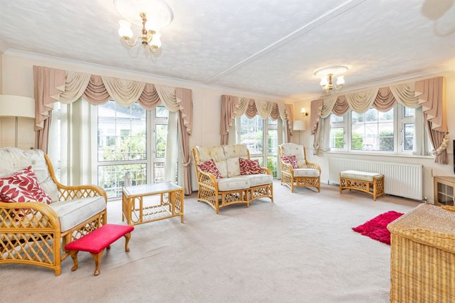 25, Bushey Hall Park, Bushey Hall Drive, Bushey photo 3